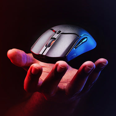 HyperX Pulsefire Haste 2 Mini Wireless-Gaming-Maus auf schwarzem Banner